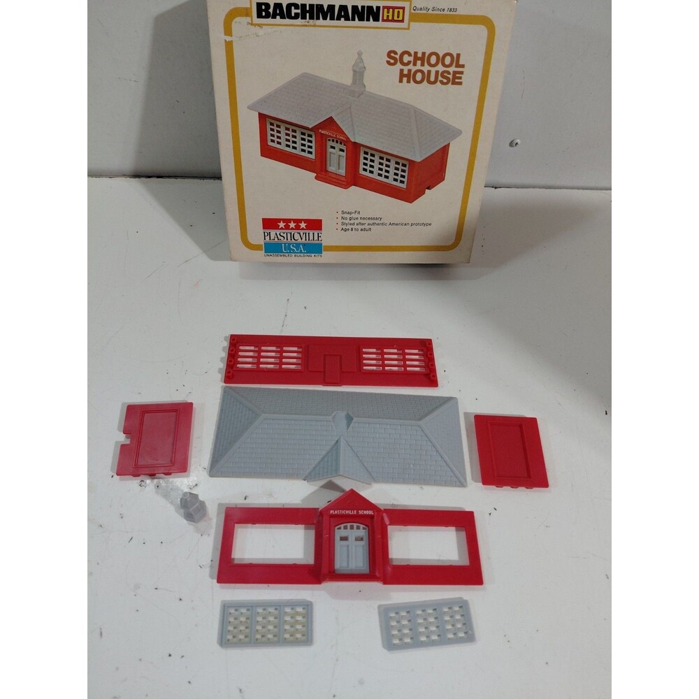 Plasticville 2814 HO Gauge Model Railroad Scenery School House Kit w/Box